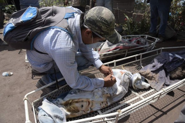 Sube a 99 cifra de muertos por Volcán de Fuego en Guatemala