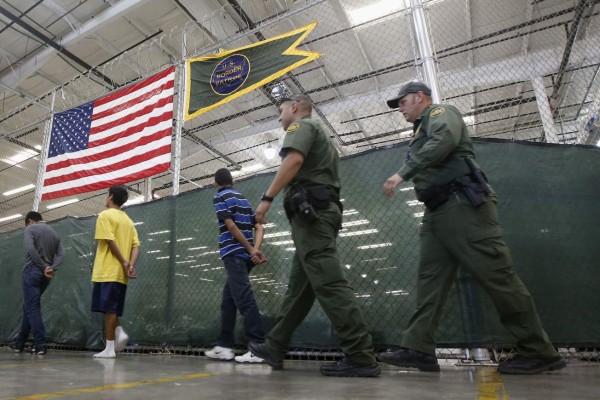 Supremo de EUA evalúa si inmigrantes pueden ser detenidos indefinidamente