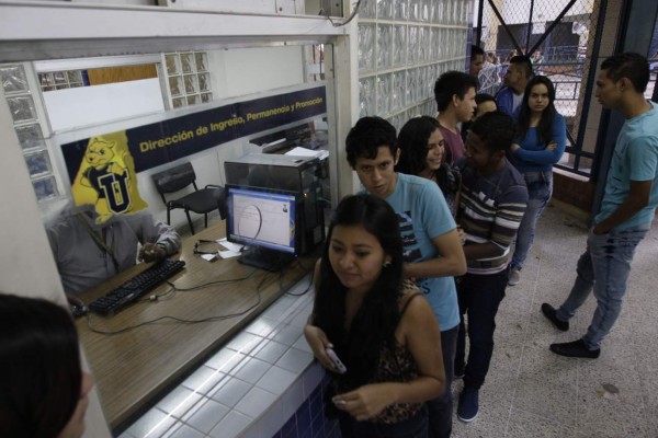 Unah garantiza que abrirá cupos a más de 7,000 estudiantes en lista de espera