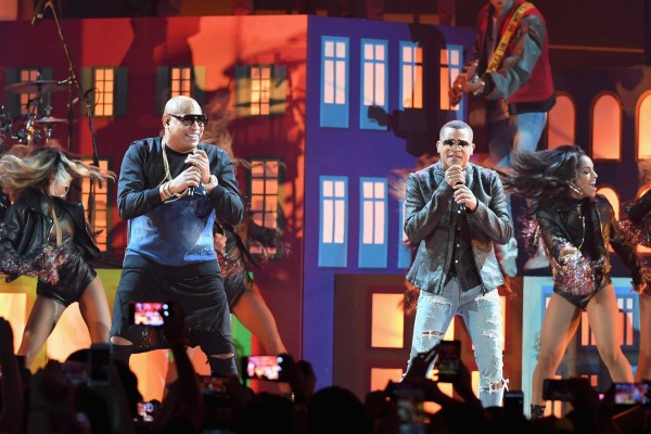 Maluma y J Balvin brillan en los Premios Juventud