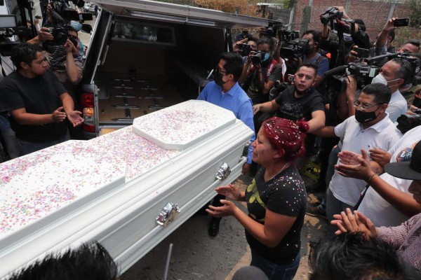 '¡Justicia!', clamor tras adiós a víctimas de accidente de metro en México  