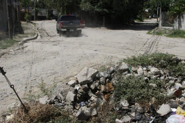 Piden pavimentación de calle y mejora de cancha en el sector Primavera