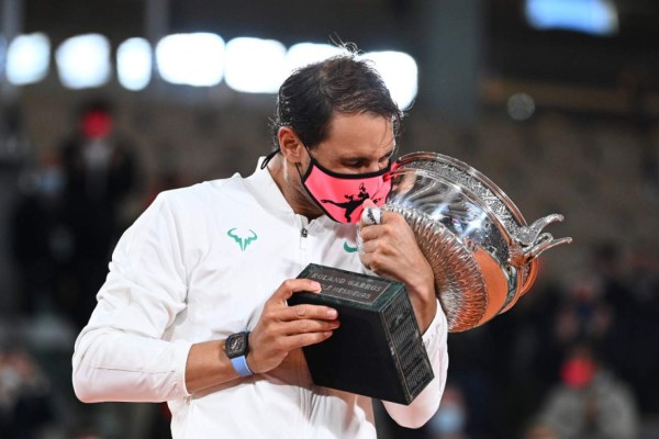 Rafa Nadal destroza a Djokovic y hace historia al conquistar otro Roland Garros