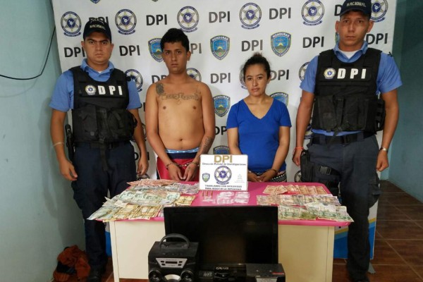 Detienen a dos sujetos con supuesta droga en Siguatepeque