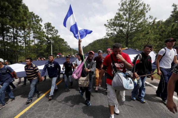 Acorralados por el hambre y el miedo, migrantes buscan futuro en EEUU