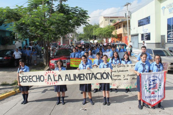 Escolares celebran con marcha la XV edición de 'Catrachilandia” en SPS