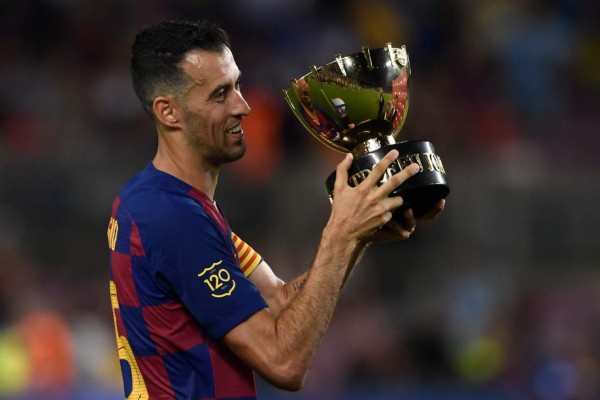 Barcelona's Spanish midfielder Sergio Busquets holds the winner's trophy after the 54th Joan Gamper Trophy friendly football match between Barcelona and Arsenal at the Camp Nou stadium in Barcelona on August 4, 2019. (Photo by Josep LAGO / AFP)