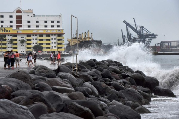 Tormenta tropical Harvey se acerca a Centroamérica