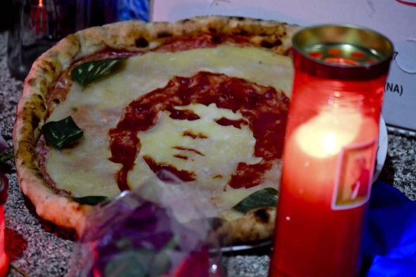 Pastas, pizzas y chocolates: la única forma en que el Napoli podía pagarle a Maradona