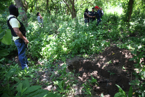 Encuentran dos osamentas en supuesto cementerio clandestino en San Pedro Sula