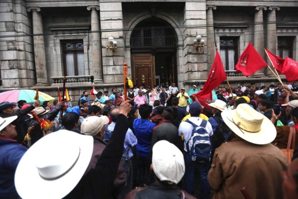 Campesinos exigen la renuncia de Jimmy Morales