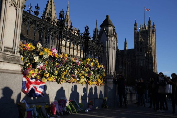 Un sospechoso sigue bajo custodia por ataque en Londres