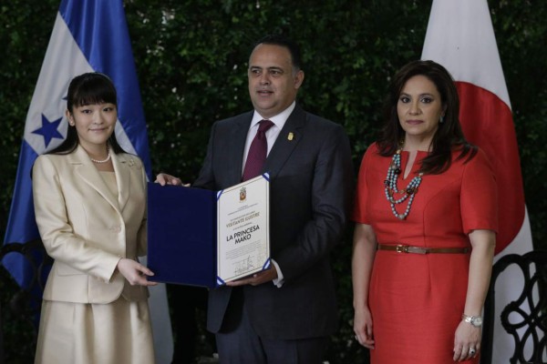 Princesa Mako, recibida con honores