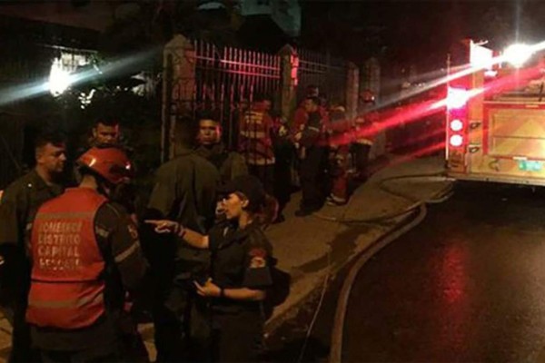 Diecisiete muertos al estallar bomba lacrimógema en discoteca de Caracas