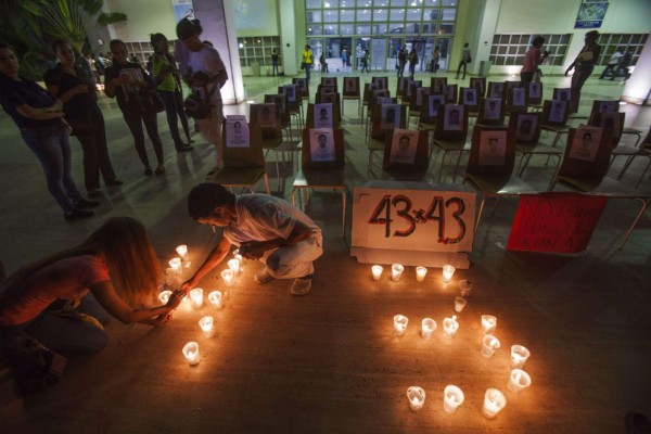 Padres de estudiantes desaparecidos en México viven un infierno