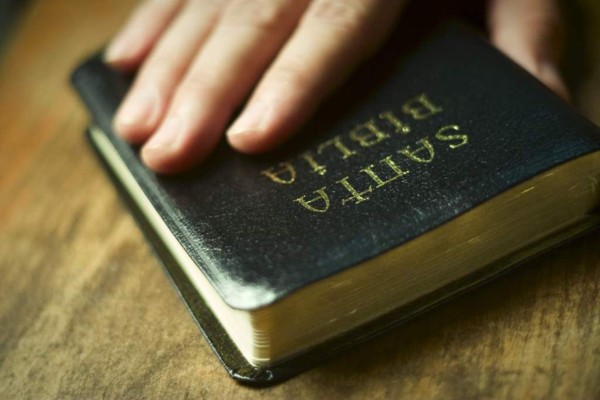 Iglesia Católica sugiere una clase y no lectura de la Biblia