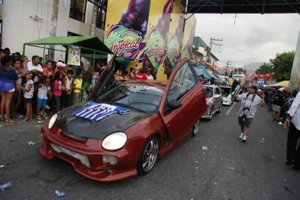 Derroche de alegría y fiesta viven los ceibeños en su carnaval