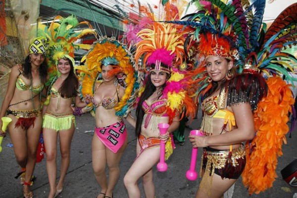 Derroche de alegría y fiesta viven los ceibeños en su carnaval