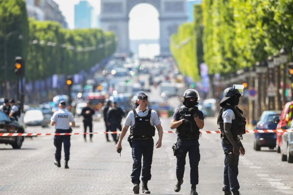 Un muerto tras intento de atentado en los Campos Elíseos de París