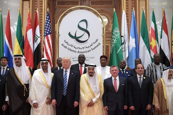 Trump reunido con los líderes musulmanes.