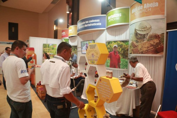 Agromercados abrió sus puertas este jueves en Expocentro