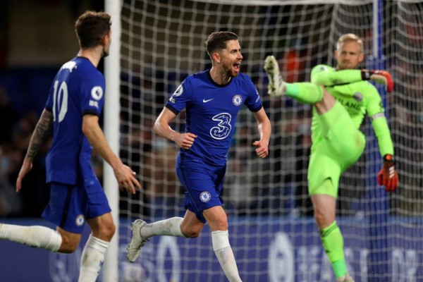 Chelsea cobra venganza venciendo al Leicester y casi amarra el cupo de Champions