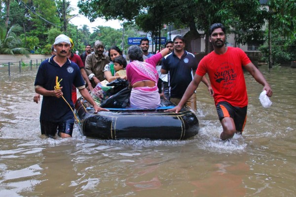 Al menos 106 muertos por las inundaciones en India