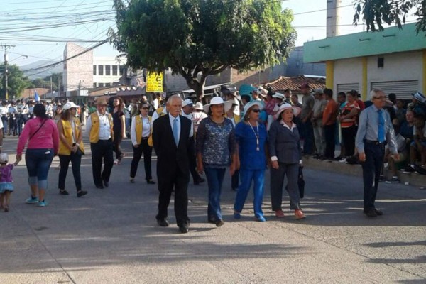 Alegría y civismo en Honduras por aniversario de la patria