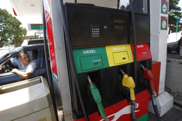 Gasolinas tendrán la primera rebaja del año