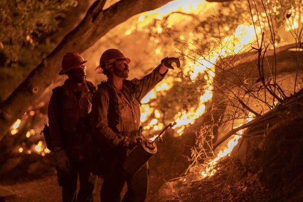 Trump viaja a una California devastada por los incendios