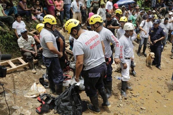 Al menos 20 obreros atrapados en mina de Nicaragua están vivos