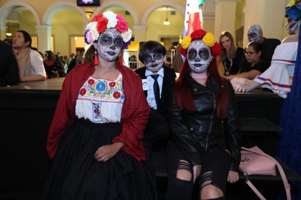 Embajada de México celebra concurso de catrinas