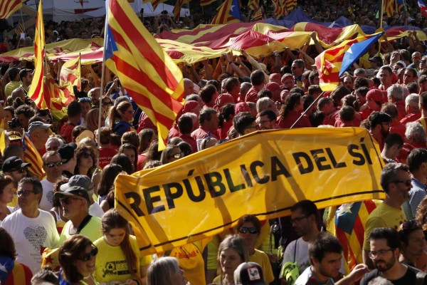 Separatismo catalán saca músculo ante la presión de Madrid