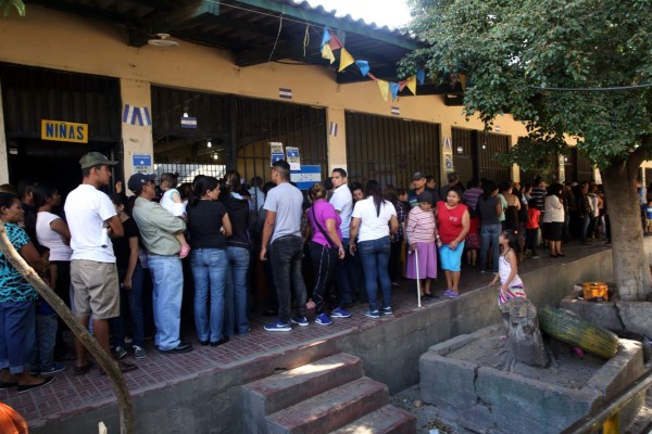 Tegucigalpa reporta pocos incidentes y masiva participación electoral