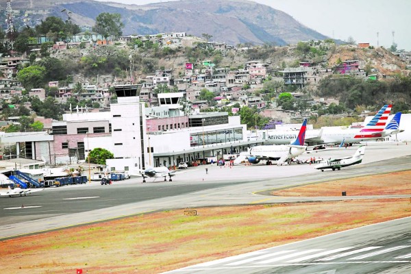 Gobierno estudia convertir a Toncontín en terminal de buses