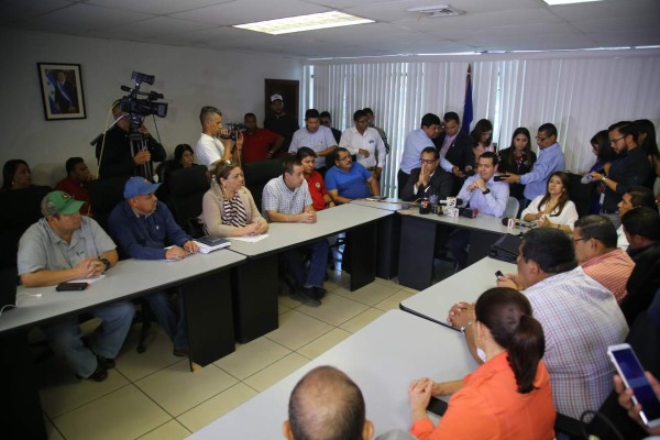 Asamblea del Colégio Médico resuelve mantener acciones de protesta