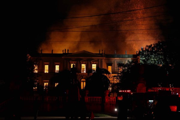 Un incendio consume el Museo Nacional de Río de Janeiro