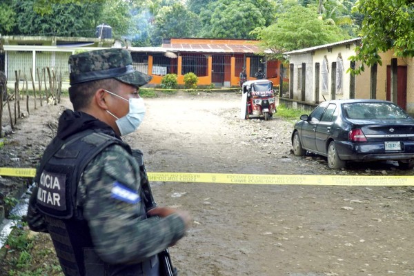 Por oponerse a asalto matan a guardia y pasajera resulta herida