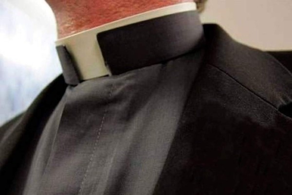 Acusan a tres sacerdotes por abusos sexuales a niños