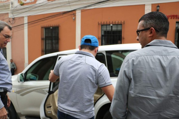 Dictan sobreseimiento provisional a hijo del extraditado Luis Alonso Valle 