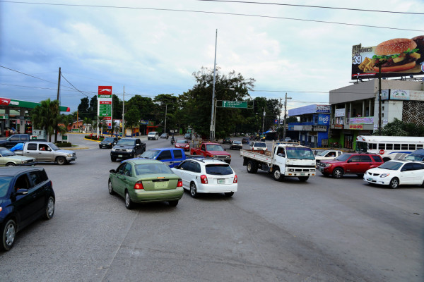 Infierno vehicular en San Pedro Sula por semáforos dañados