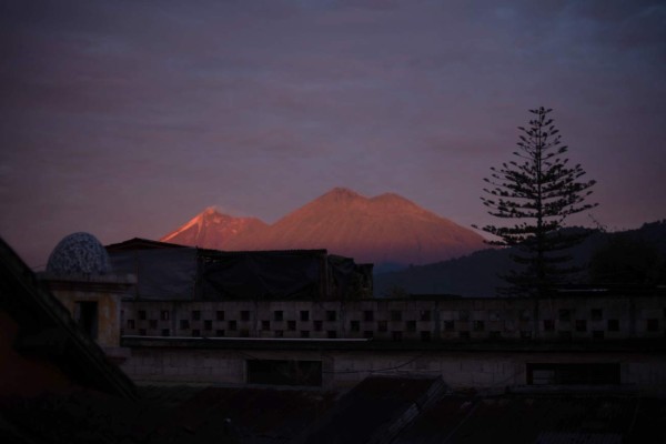 Guatemala: Ordenan evacuación por nueva erupción de volcán de Fuego