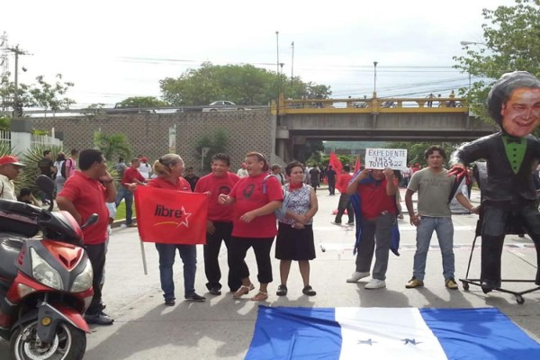 Cerrada la primera calle por marcha del Partido Libertad y Refundación