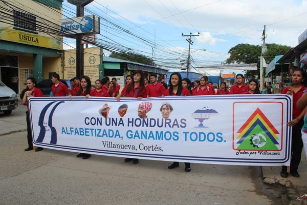 Estudiantes del Valle de Sula finalizan programa de alfabetización de adultos