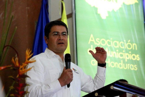 Juan Orlando invitó a alcaldes del país a trabajar siete días igual que él