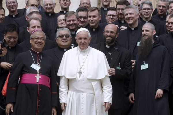 Papa proclama a cinco nuevos cardenales, tres de comunidades olvidadas