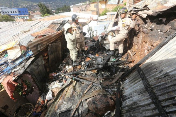 Bomberos controlan incendio en vivienda en Tegucigalpa