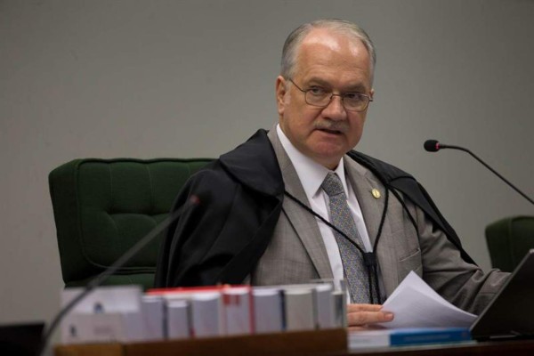 El ministro del Supremo Tribunal Federal Edson Fachin asiste el 20 de junio de 2017, a la Corte Suprema en Brasilia (Brasil). EFE