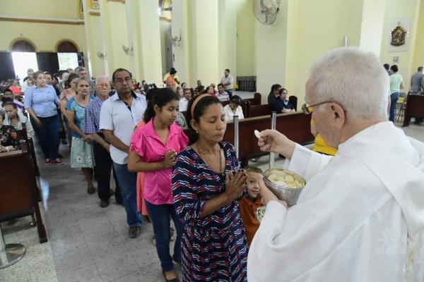 Feligreses celebran con júbilo y devoción la resurrección de Jesús