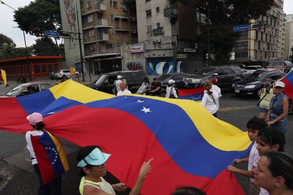 Venezolanos citados nuevamente a la calle contra Nicolás Maduro